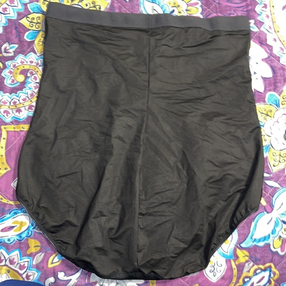 Medium Hold Shapewear - Picture 2 of 3